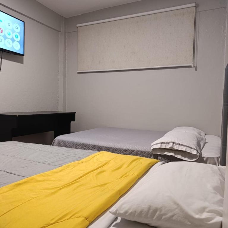 Hostal Siberia Cuenca - Habitación Familiar con baño privado - 2