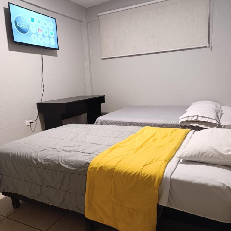 Hostal Siberia Cuenca - Habitación Familiar con baño privado - 3