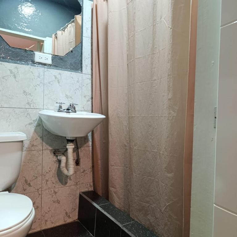 Hostal Siberia Cuenca - Habitación Familiar con baño privado - 5