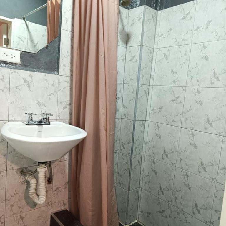 Hostal Siberia Cuenca - Habitación Familiar con baño privado - 9