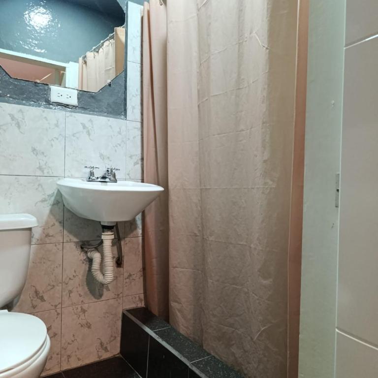 Hostal Siberia Cuenca - Habitación Familiar con baño privado - 10