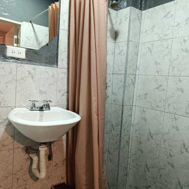 Hostal Siberia Cuenca - Habitación Familiar con baño privado - 12