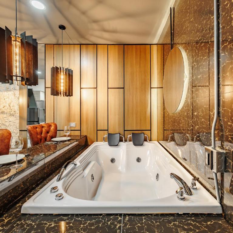 Hotel One Laureles - Habitación Doble con bañera de hidromasaje - 6