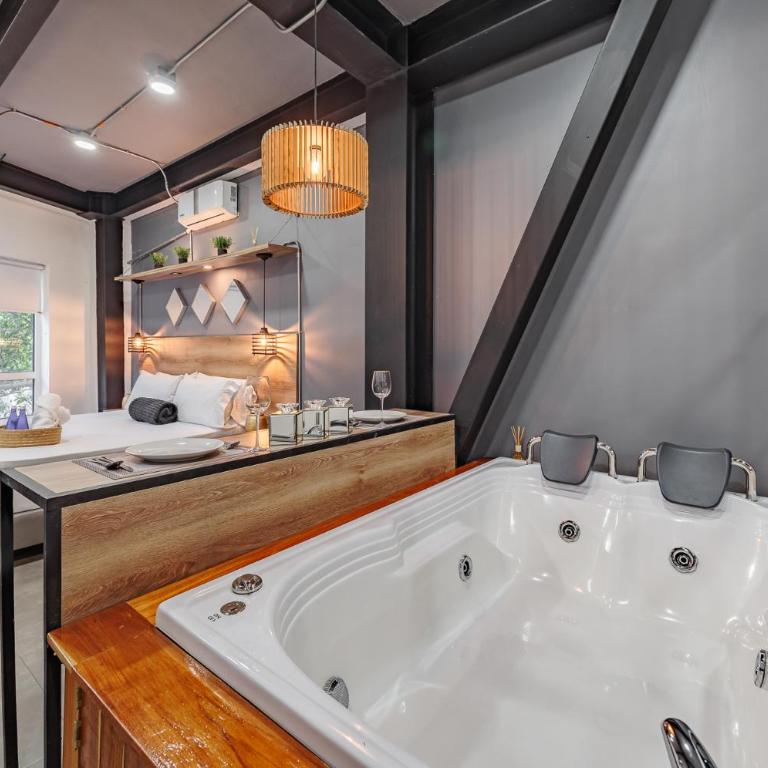 Hotel One Laureles - Suite con bañera de hidromasaje - 16