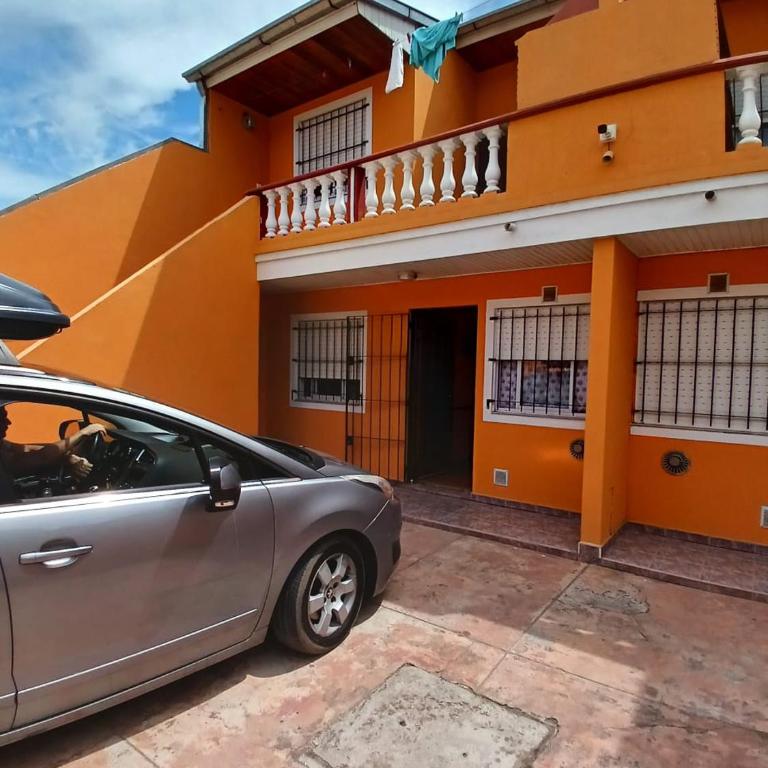 CASA FAMILIAR PARRILLA y Estacionam - Two-Bedroom House - 1