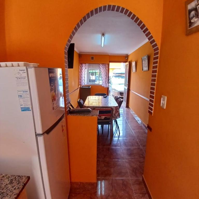 CASA FAMILIAR PARRILLA y Estacionam - Two-Bedroom House - 2