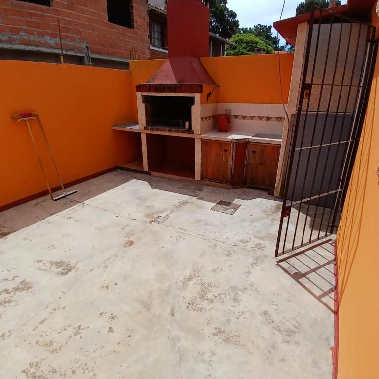 CASA FAMILIAR PARRILLA y Estacionam - Two-Bedroom House - 14