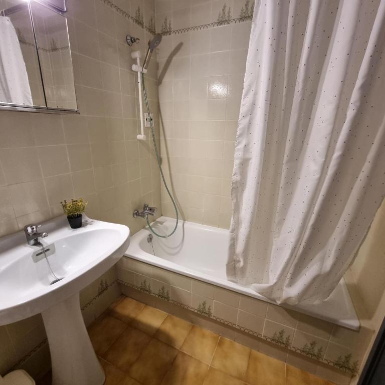 Apartamento con terraza privada en L'Escala, cerca de la playa - HISP-236-162 - Apartment - 13