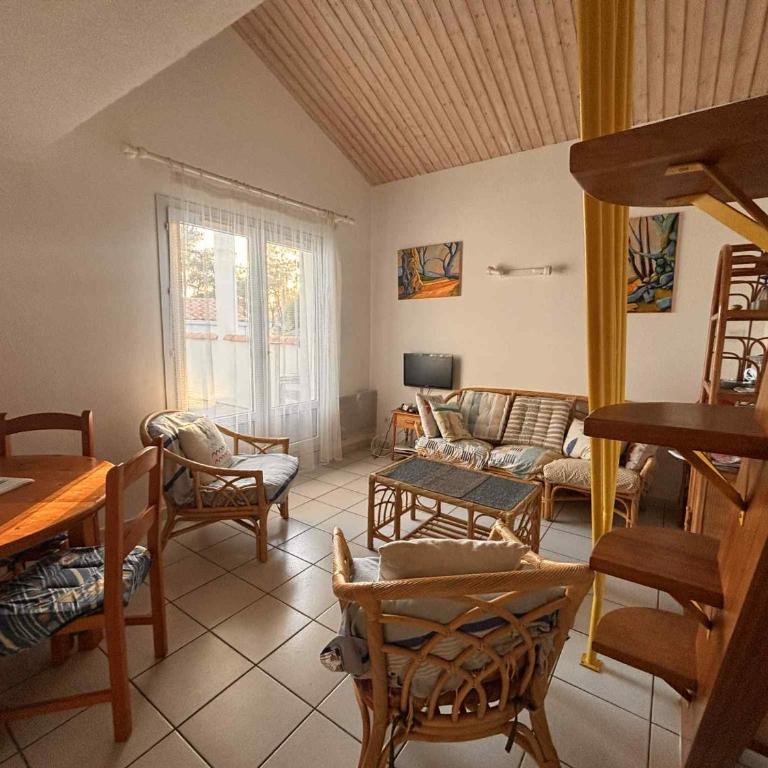 Duplex 3 pièces avec terrasse et parking, proche plage - FR-1-194-307 - Apartment - 3