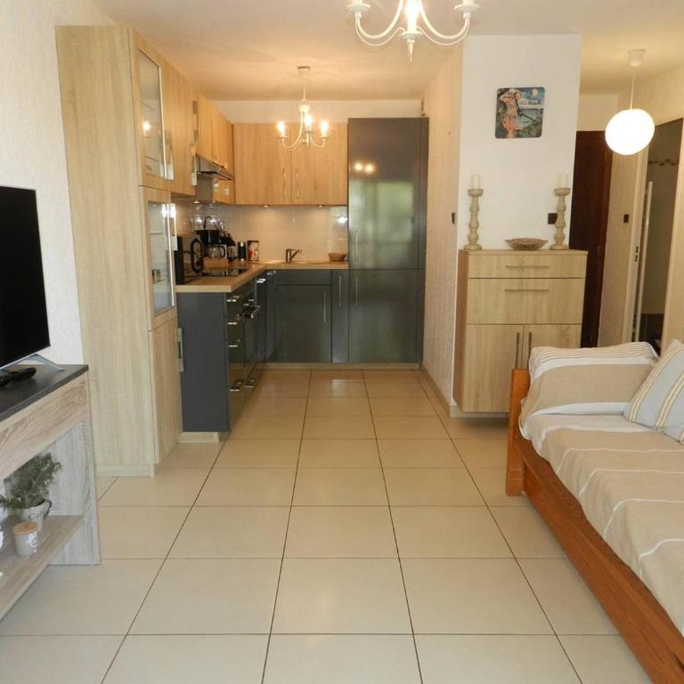 Appartement Moderne 2 pièces à Bormes - Terrasse et Parking - FR-1-251-925 - Apartamento - 2