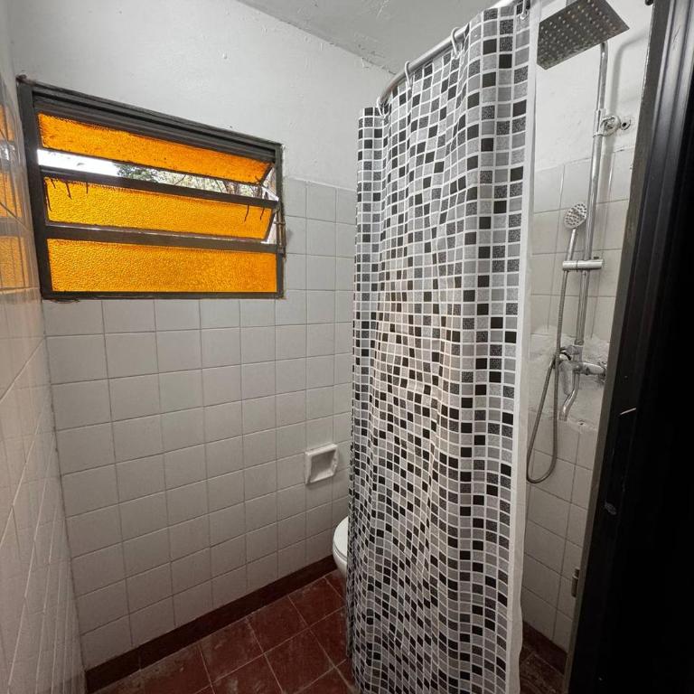 Casa de atrás, entrada por porton - Apartamento de 1 dormitorio - 2