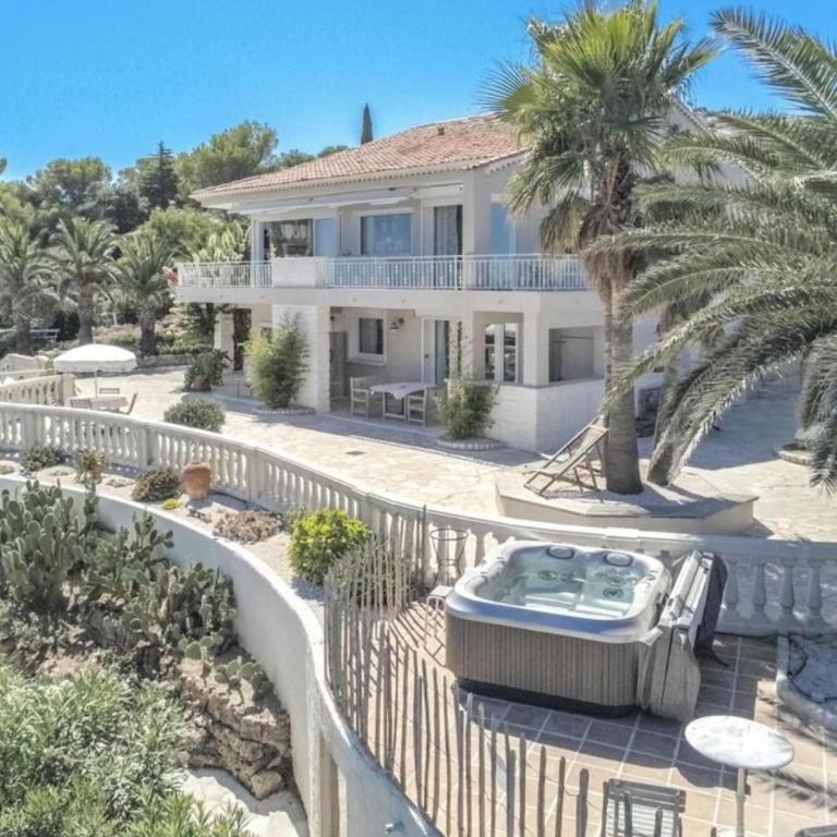 Luxury Villa with Jacuzzi in Les Issambres - Appartement 4 Chambres - 12