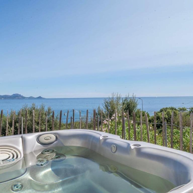 Luxury Villa with Jacuzzi in Les Issambres - Appartement 4 Chambres - 30