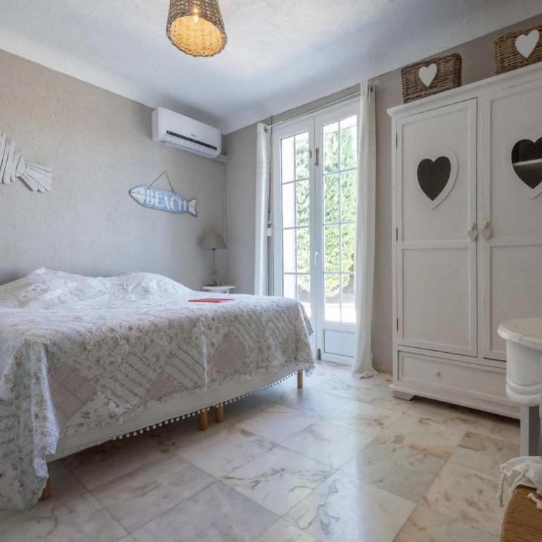 Luxury Villa with Jacuzzi in Les Issambres - Appartement 4 Chambres - 36