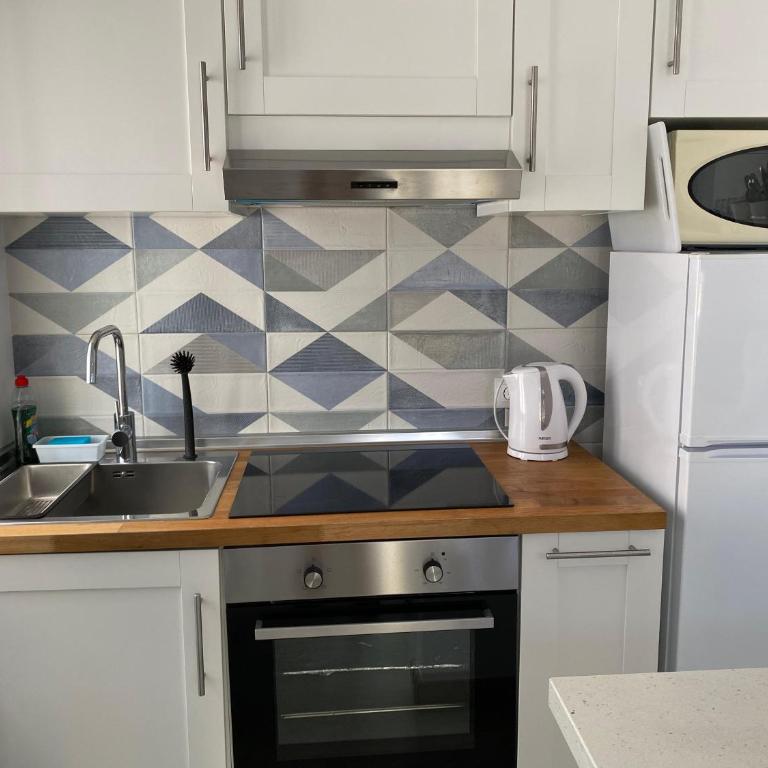 ¡A un paso de peatonal del Balcón de Europa! - One-Bedroom Apartment - 9