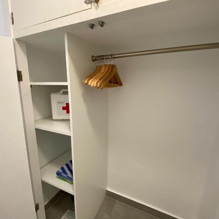 ¡A un paso de peatonal del Balcón de Europa! - One-Bedroom Apartment - 20