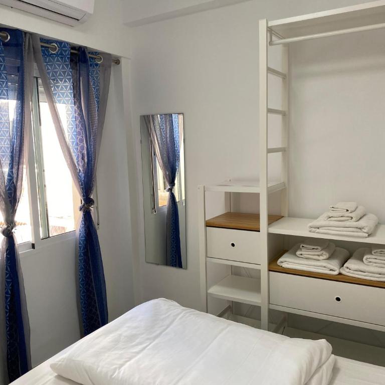 ¡A un paso de peatonal del Balcón de Europa! - One-Bedroom Apartment - 23