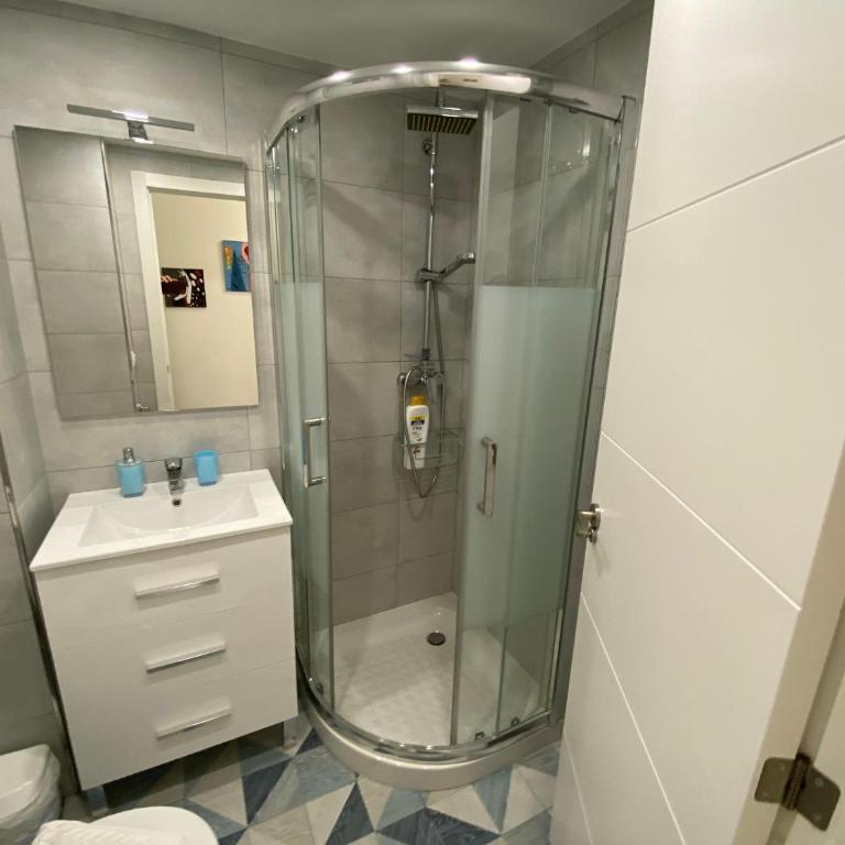 ¡A un paso de peatonal del Balcón de Europa! - One-Bedroom Apartment - 25
