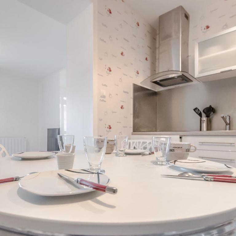 Appart Hôtel Bourgoin - Apartment with Balcony - 17