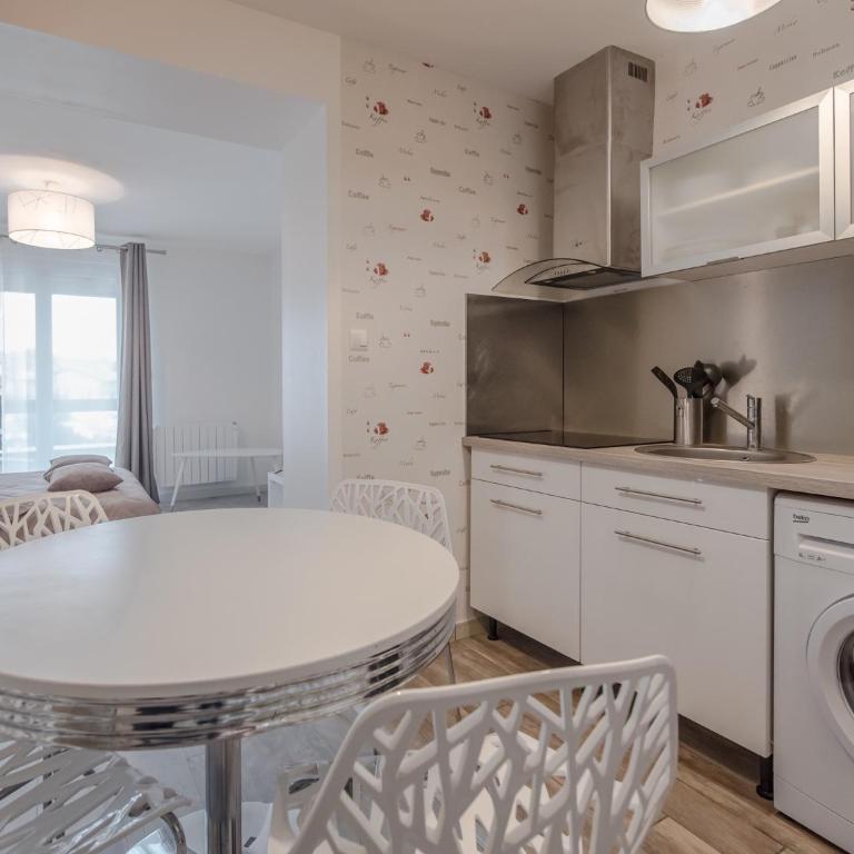 Appart Hôtel Bourgoin - Apartment with Balcony - 20