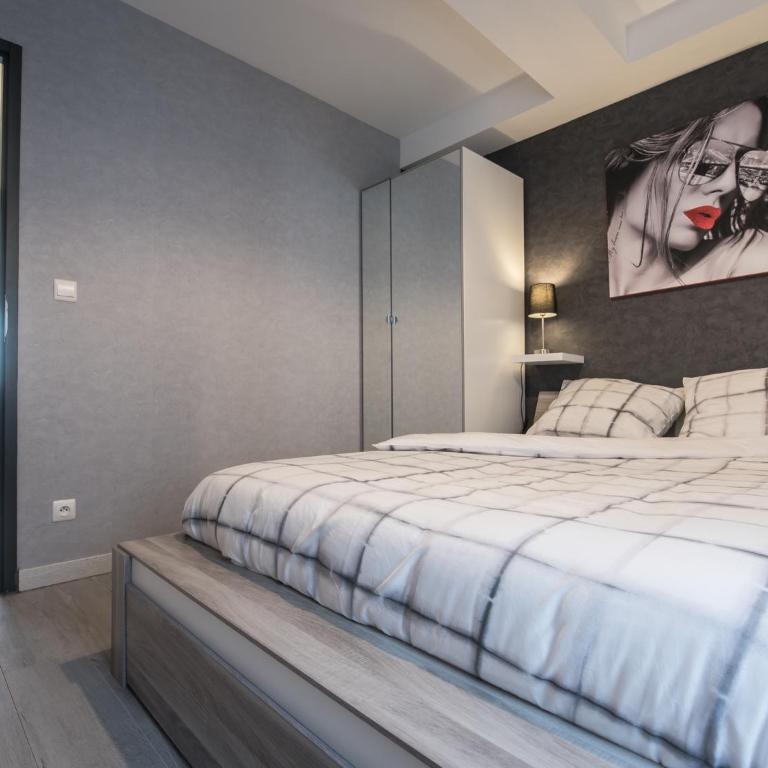 Appart Hôtel Bourgoin - Apartment with Balcony - 22