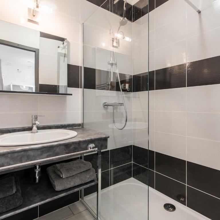 Appart Hôtel Bourgoin - Apartment with Terrace - 9