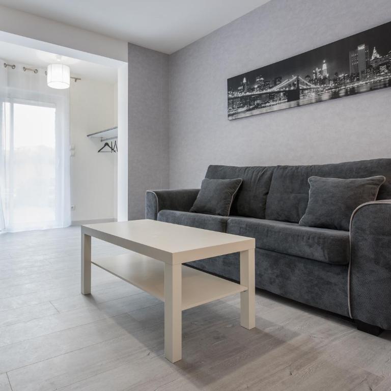 Appart Hôtel Bourgoin - Apartment with Terrace - 14