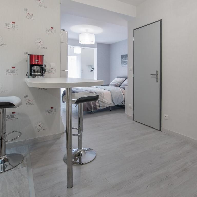 Appart Hôtel Bourgoin - Apartment with Terrace - 18