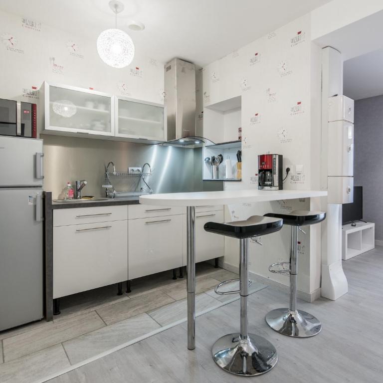 Appart Hôtel Bourgoin - Apartment with Terrace - 22