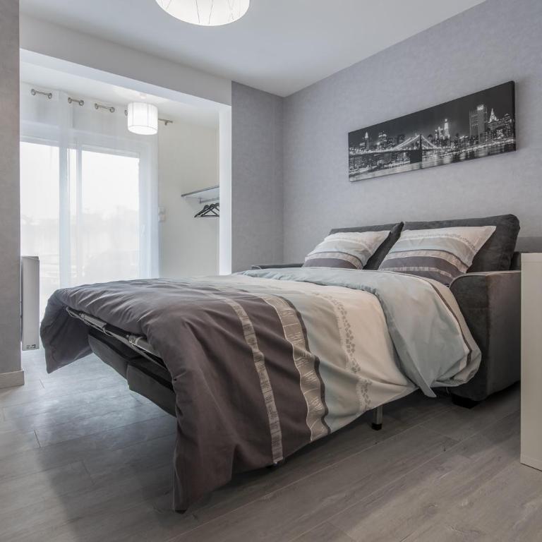 Appart Hôtel Bourgoin - Apartment with Terrace - 26