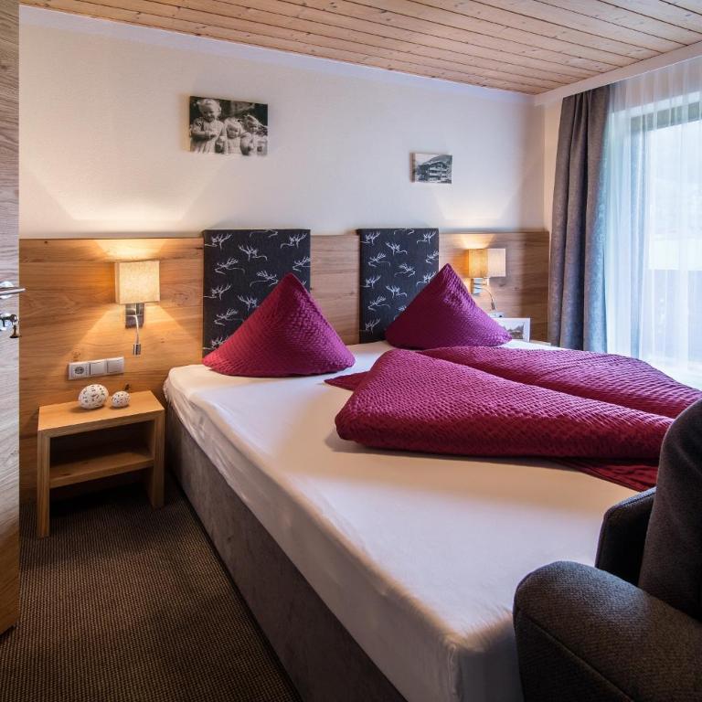 Haus Hochland - Doppelzimmer mit Zustellbett - 1