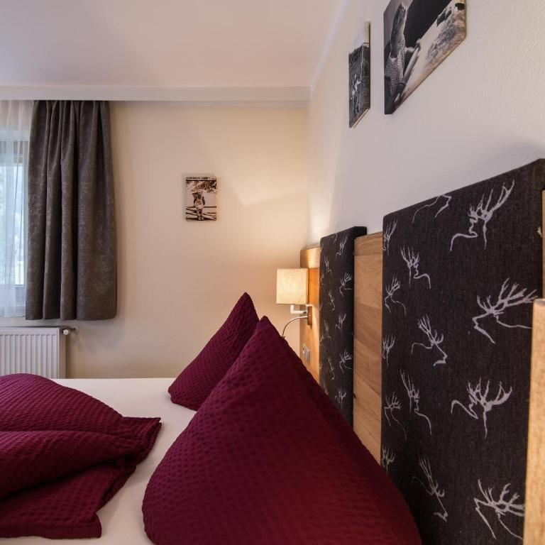 Haus Hochland - Doppelzimmer mit Zustellbett - 8