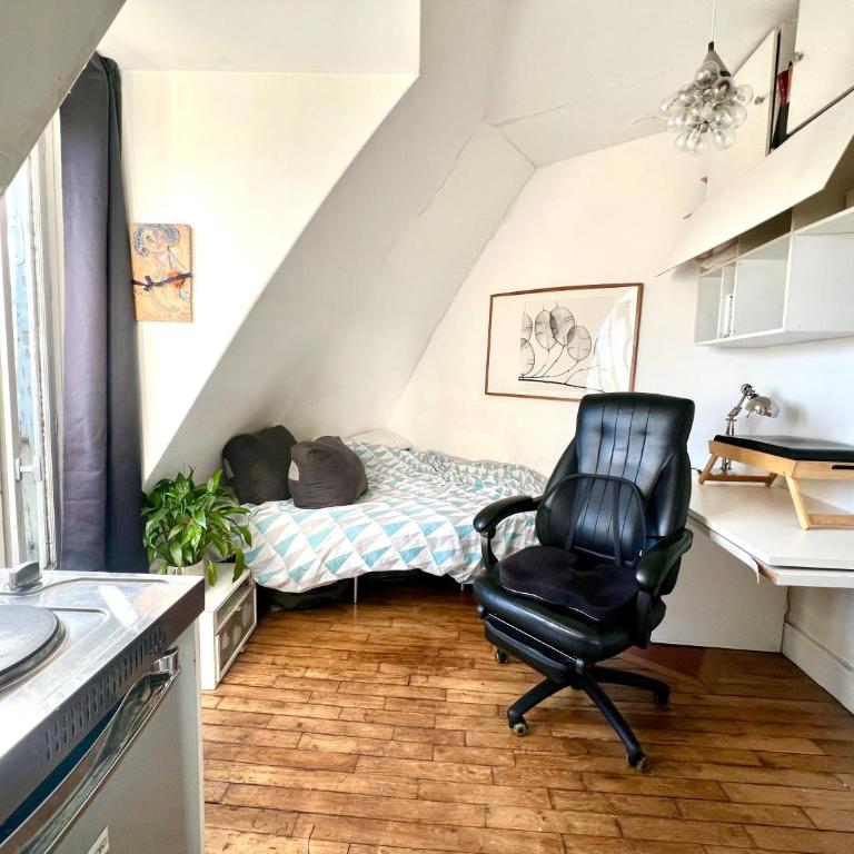 Petite Attique - avec vue sur la tour Eiffel - Appartement 1 Chambre - 2
