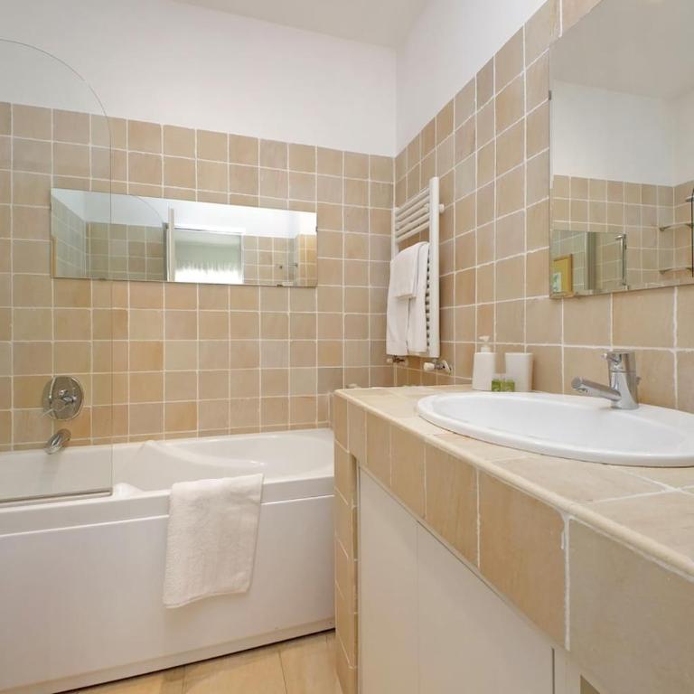 POOL-Balcony-JACUZZi-AirCond-Wifi-Luxury Apartment - Deluxe Apartment mit 1 Schlafzimmer - 21