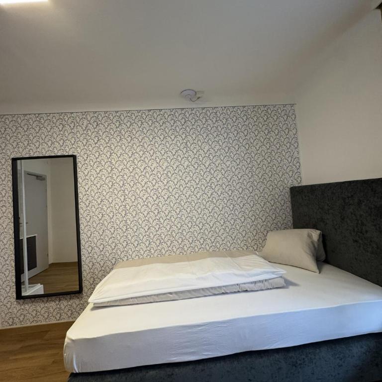 rooms11 - Einzelzimmer mit Gemeinschafts-WC - 2
