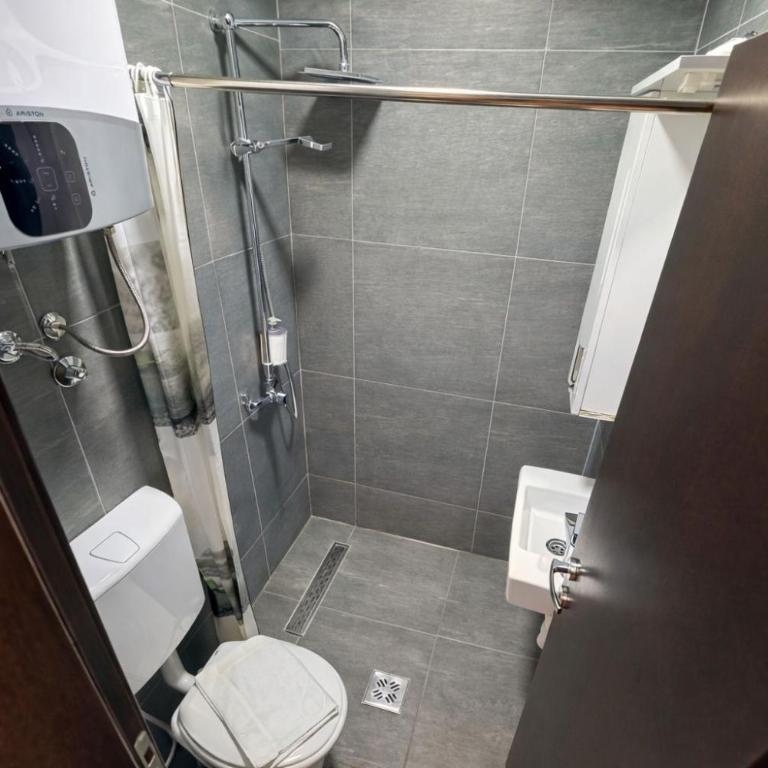 Villa Sun Budva - Economy Quadruple Room - 6