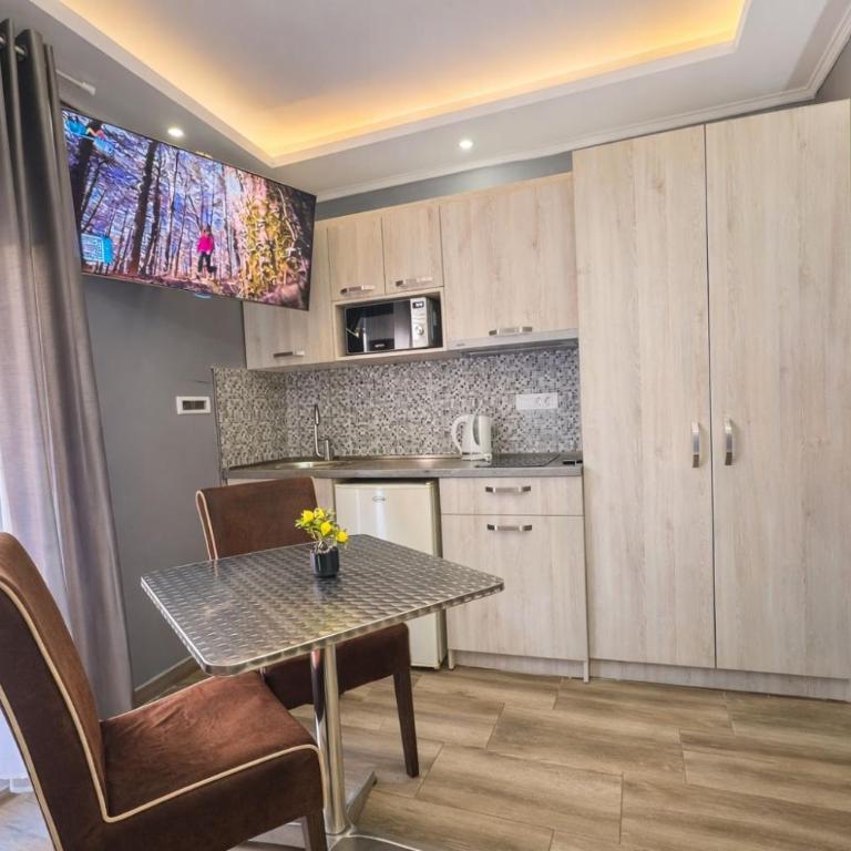 Villa Sun Budva - Economy Quadruple Room - 3