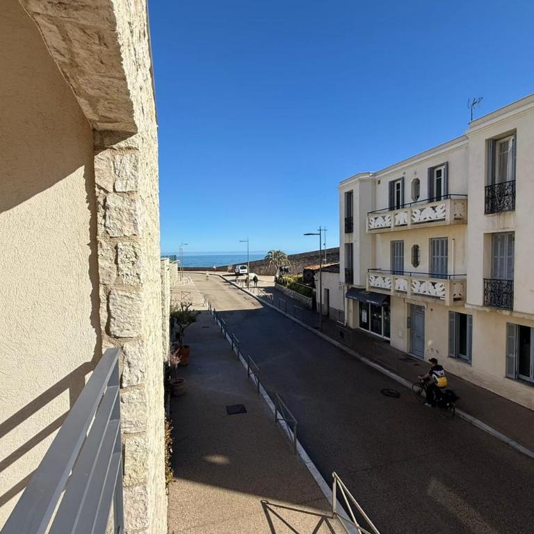 Superb apartment for 4 Sea view & terrace Private parking - Apartment - 13