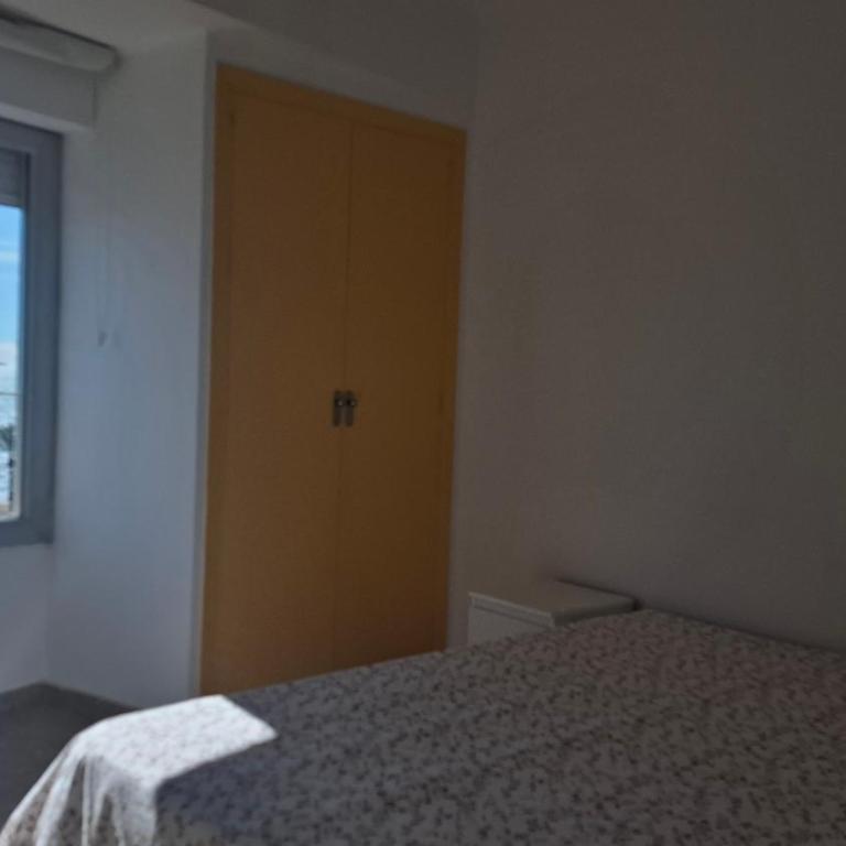 Frontal con vistas - Three-Bedroom Apartment - 10