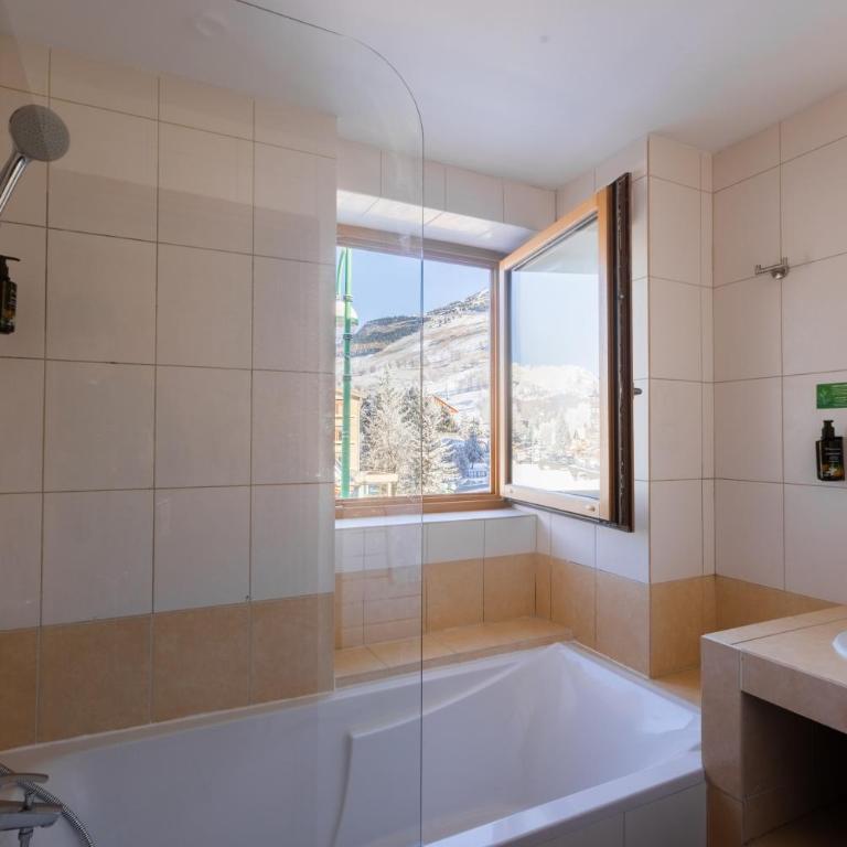 Hotel Le Sherpa - Chambre Familiale (4 Personnes) - 4