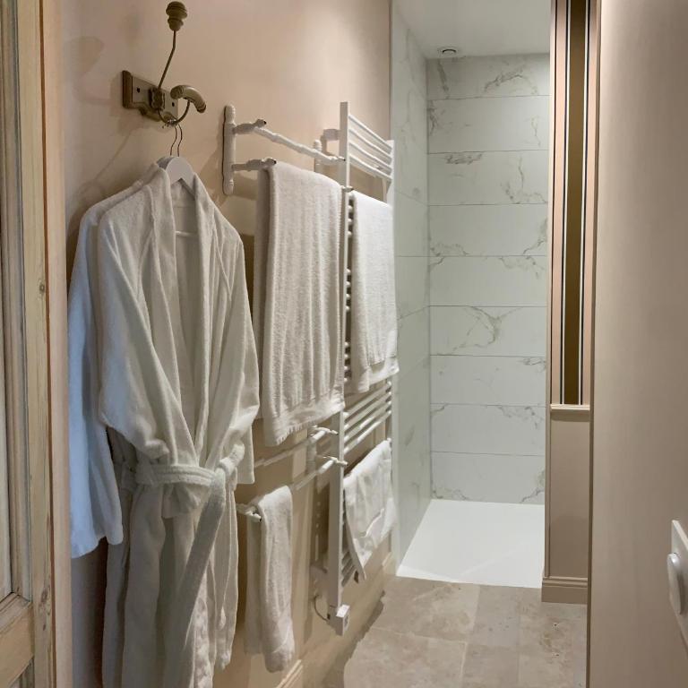 Chambre de charme calme au coeur de la ville - Chambre Double avec Salle de Bains Privative - 5