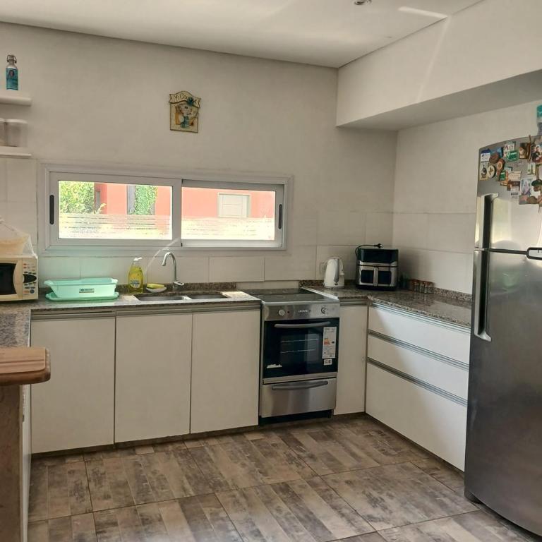 Casa con pileta en barrio privado - Two-Bedroom House - 4
