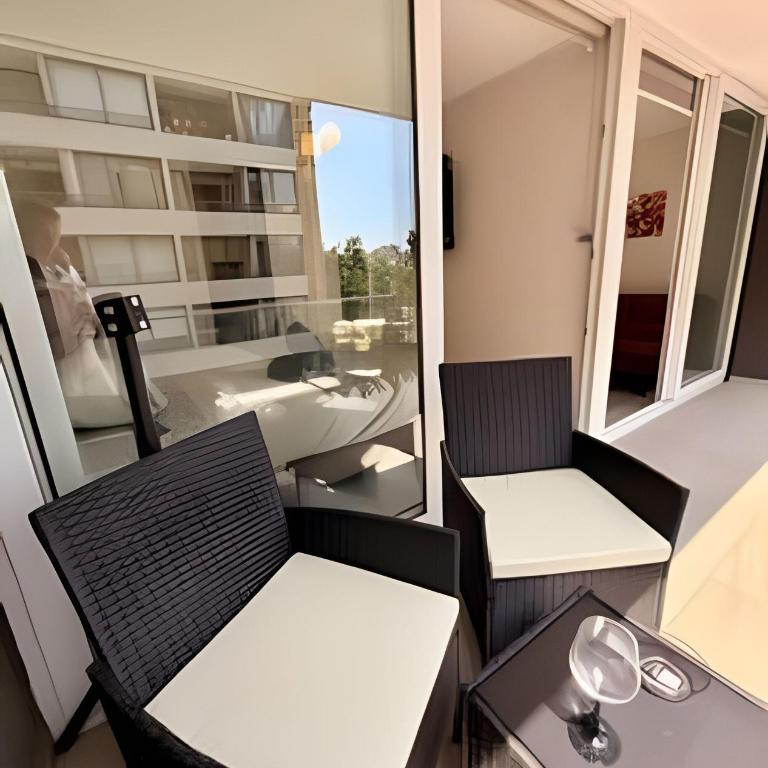 Luminoso 1D 1B en Las Condes con excelente ubicación - One-Bedroom Apartment - 47