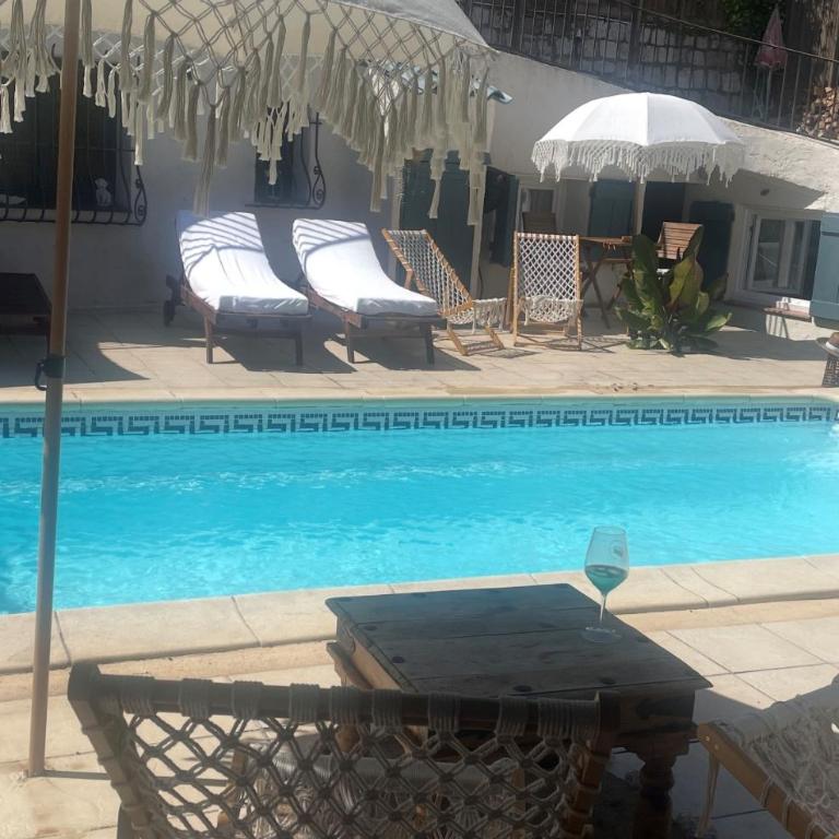 Le Mas de la Confrérie - Appartement - Vue sur Piscine - 1