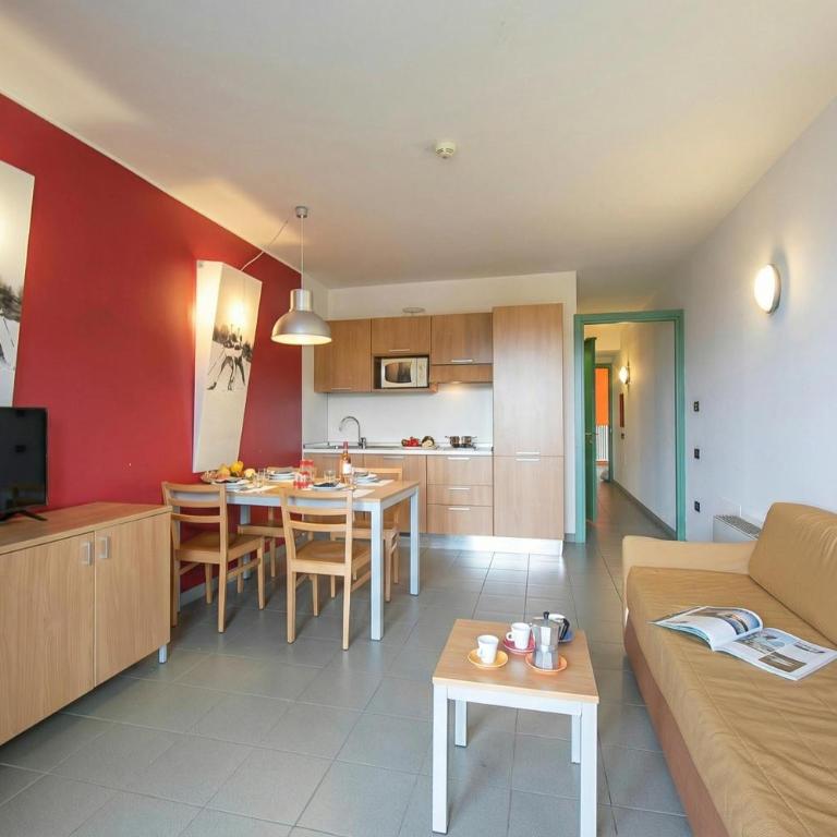 Villaggio Olimpico - One Bedroom Apartment with Balcony 4 - 11