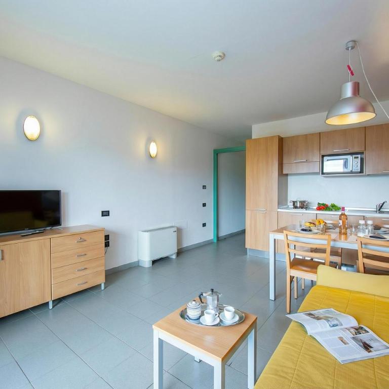 Villaggio Olimpico - One Bedroom Apartment with Balcony 7 - 5