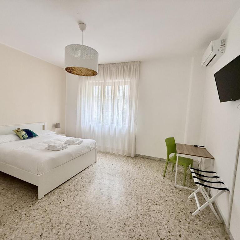 The Palms - Camera Matrimoniale con Bagno in Comune - 1