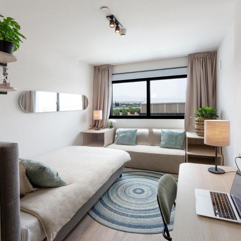 Living Experience Granada - Deluxe Single Room - 3