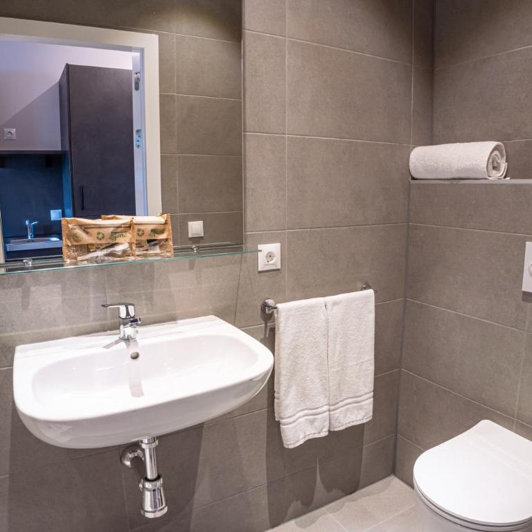 Living Experience Granada - Deluxe Single Room - 6