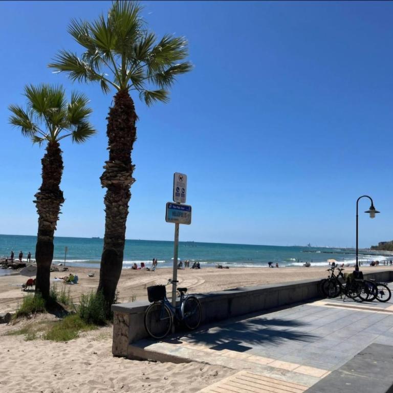 Frontal con vistas - Three-Bedroom Apartment - 22
